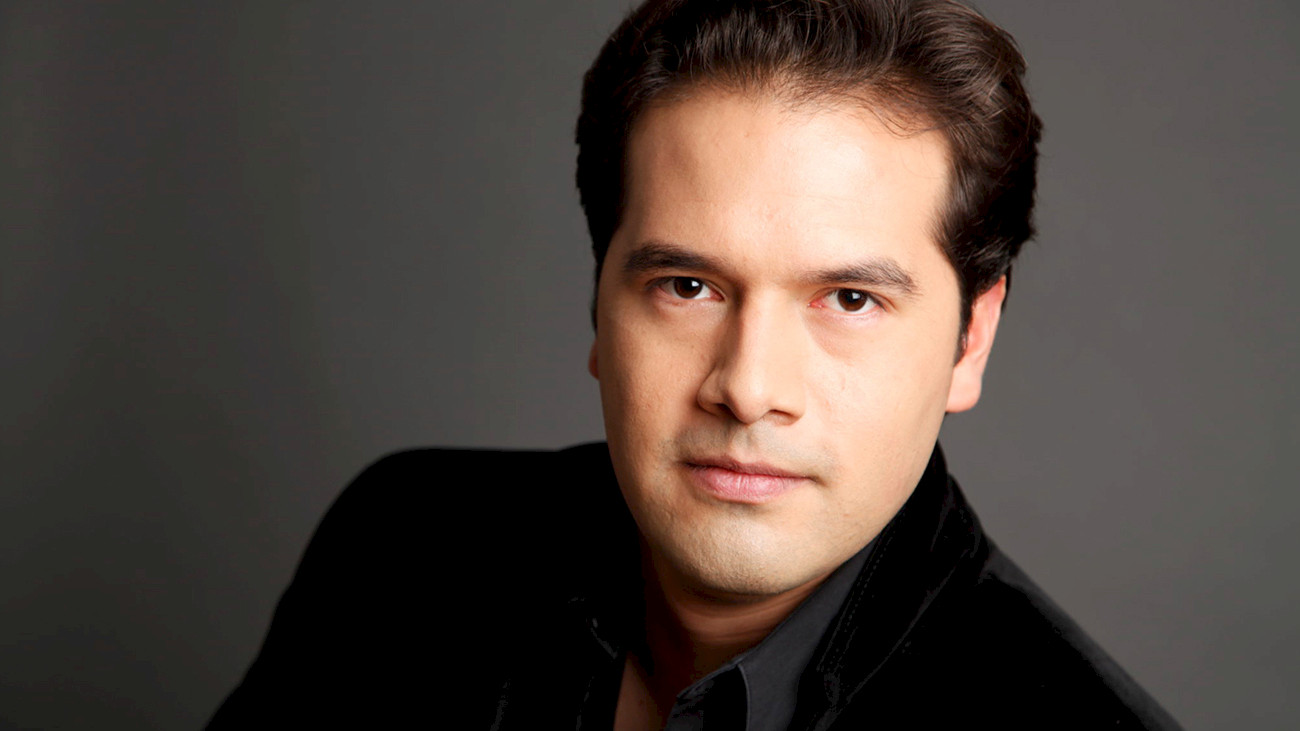 Robert Trevino dirigiert Adams und Elgar