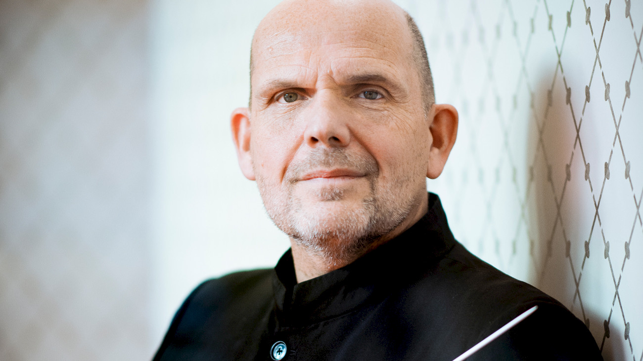 Jaap van Zweden dirigiert Adams und Mahler